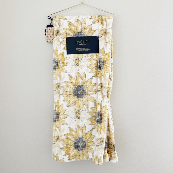 NEW RACHEL Rachel Roy Sunflower Plush Blanket - Picture 1 of 7